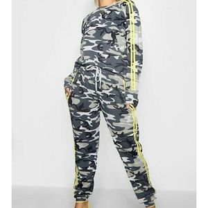 Women's plus size camo jogger set sz 18 NWOT